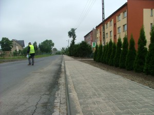 Na ukończeniu jest remont chodnika w Jędrzychowicach