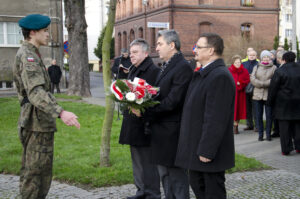 Uroczystość odsłonięcia płyty nagrobnej i 5 rocznica powstania pomnika Kresowian