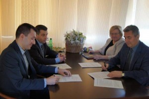 Podpisano umowy o dofinansowanie zadania pn. „Zakup sprzętu do prowadzenia gospodarki wodnej na terenie Powiatu Wschowskiego”