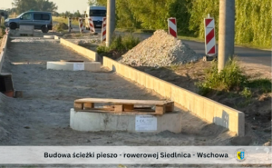 Budowa ścieżki pieszo–rowerowej w Siedlnicy. Powiat Wschowski realizuje kolejne inwestycje drogowe