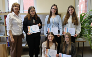 Uczniowie technikum z certyfikatami – praktyczne kompetencje na start kariery