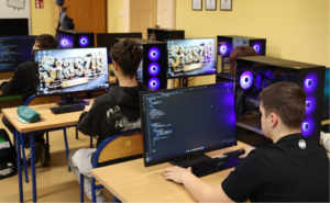 Nowoczesny sprzęt komputerowy wzmacnia bazę dydaktyczną szkoły