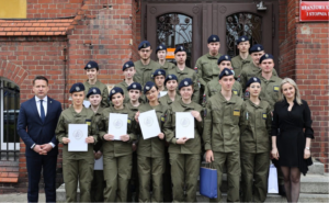 Pożegnanie maturzystów w I Zespole Szkół we Wschowie – ważny moment dla absolwentów