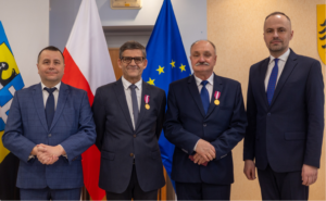 Złote Medale za Długoletnią Służbę dla pracowników Starostwa Powiatowego we Wschowie