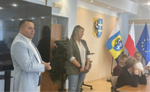 Uczniowie Szkoły Podstawowej nr 3 we Wschowie odwiedzili Starostwo Powiatowe