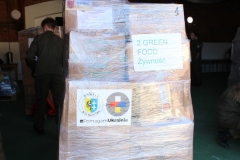Z powiatowego magazynu pomocy humanitarnej dla Ukrainy wyruszył pierwszy transport darów