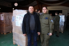 Starosta Wschowski Andrzej Bielawski wraz z uczennicą Oddziału Przygotowania Wojskowego I Zespołu Szkół im. Stanisława Staszica we Wschowie