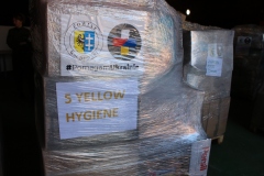 Z powiatowego magazynu pomocy humanitarnej dla Ukrainy wyruszył pierwszy transport darów