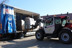 Z powiatowego magazynu pomocy humanitarnej dla Ukrainy wyruszył pierwszy transport darów