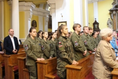 W uroczystości uczestniczyli również uczniowie Oddziału Przygotowania Wojskowego I Zespołu Szkół im. Stanisława Staszica we Wschowie.