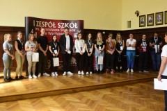 Zwyciezcy otrzymali atrakcyjne nagrody w postaci kart upominkowych uprawniających do zakupów na jednym z portali internetowych.