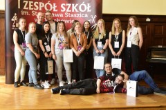 Zwyciezcy otrzymali atrakcyjne nagrody w postaci kart upominkowych uprawniających do zakupów na jednym z portali internetowych.