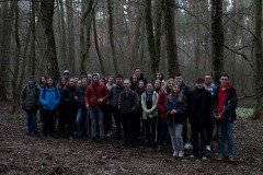 Uczniowie I Liceum Ogólnokształcącego z Oddziałami Dwujęzycznymi im. T. Zana podczas akcji sadzenia lasu.