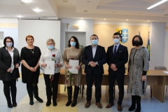 starosta Wschowski Andrzej Bielawski wraz z członkami Komisji Egzaminacyjnej