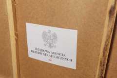 Łóżka polowe dostarczyła Rządowa Agencja Rezerw Strategicznych