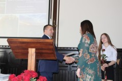 wręczenie nagrody przez Starostę WschowskiegoDyrektor Poradni