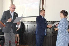 wręczenie nagrody przez Starostę Wschowskiego Dyrektor SOSW