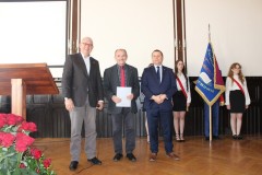 wręczenie nagrody przez Starostę Wschowskiego