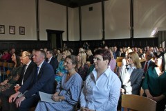 zaproszeni nauczyciele i obsługa na uroczystości