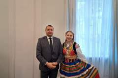 Starosta Wschowski Andrzej Bielawski z uczestniczką Zespołu