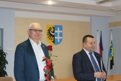Starosta Andrzej Bielawski oraz Wicestarosta Waldemar Starosta podczas spotkania z okazji Dnia Pracownika Socjalnego.