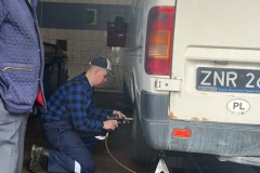 Kamil podczas zmagań  w konkursie „Sprawny w zawodzie”  w kategorii mechanik samochodowy.