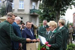 podziękowanie dla ówczesnego Zarządu Stowarzyszenia Polskie Diany, które odrestaurowały Pomnik Wschowskiej Diany i dla Zarządu Koła Łowieckiego „Ryś” we Wschowie za pomoc przy Odsłonięciu Pomnika