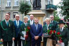 podziękowanie dla ówczesnego Zarządu Stowarzyszenia Polskie Diany, które odrestaurowały Pomnik Wschowskiej Diany i dla Zarządu Koła Łowieckiego „Ryś” we Wschowie za pomoc przy Odsłonięciu Pomnika