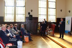 Przedstawienie prezentacji o Powiecie Wschowskim przez Starostę Wschowskiego