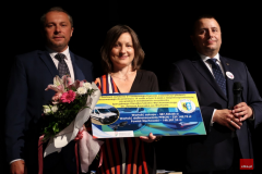 Wręczenie promesy na zakup autobusu przystosowanego do przewozu osób niepełnosprawnych na potrzeby Specjalnego Ośrodka Szkolno-Wychowawczego we Wschowie