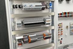 prezentacja sposobu montażu i zabezpieczenia połączeń przewodów elektrycznych