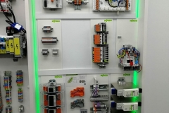 prezentacja sposobu montażu i zabezpieczenia połączeń przewodów elektrycznych