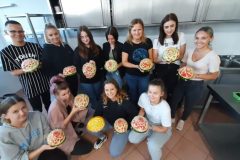 Owocowe i warzywne rzeźby w Staszicu – kurs carvingu