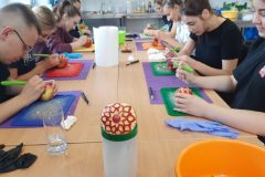 Owocowe i warzywne rzeźby w Staszicu – kurs carvingu