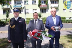 Delegacja w osobach od lewej Komendant Powiatowy Państwowej Straży Pożarnej we Wschowie, Starosta Wschwoski Andrzej Bielawski, Wicestarosta Wschowski Waldemar Starosta