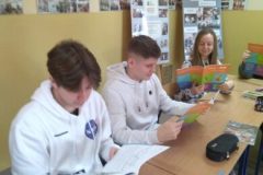 Młodzież z I ZS biorąca udział w projekcie edukacyjnym – ,,LEKCJE Z ZUS’’