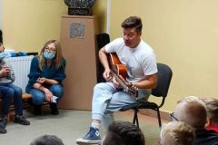 Piosenkarz-Mariusz-Totoszko z wizytą w SOSW