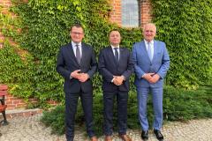 Zdjęcie z Sekretarzem Stanu i Wojewodą Lubuskim.Od lewej: Paweł Szefernaker - Sekretarz Stanu MSWiA, Andrzej Bielawski - Starosta Wschowski, Władysław Dajczak - Wojewoda Lubuski.