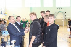 Wręczenie pucharu przez Starostę Wschowskiego Andrzeja Bielawskiego