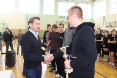 Wręczenie pucharu przez Starostę Wschowskiego Andrzeja Bielawskiego