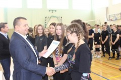 Wręczenie pucharu przez Starostę Wschowskiego Andrzeja Bielawskiego