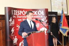 Dyrektor I ZS Piotr Wieland wita zaproszonych gości.