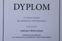 Dyplom potwierdzający nadanie medalu