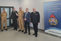 Starosta Wschowski Andrzej Bielawski w towarzystwie Andrzeja Nowickiego oraz  jury turnieju.