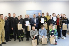 Uczestnicy turnieju " Młodzież Zapobiega Pożarom" wraz z opiekunami oraz  zaproszonymi  gośćmi.