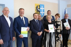 od lewej: Waldemar Starosta, Mirosław Glaz, Andrzej Bielawski, Dorota Raczycka, Jolanta Wielgus, Andrzej Ziarek, Marta Panicz-Szajnkenig, Dariusz Ludwikowski