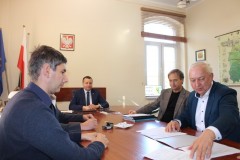 Podpisano umowę na przebudowę pięciu dróg na terenie Powiatu Wschowskiego