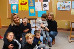 Uczestnicy projektu "Bajkowy świat, który bawi, uczy i wychowuje"