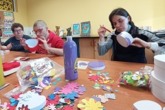 Uczestnicy programu "Rehabilitacja 25 plus" podczas pracy.