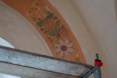 prace konserwatorskie w kościele w Goli